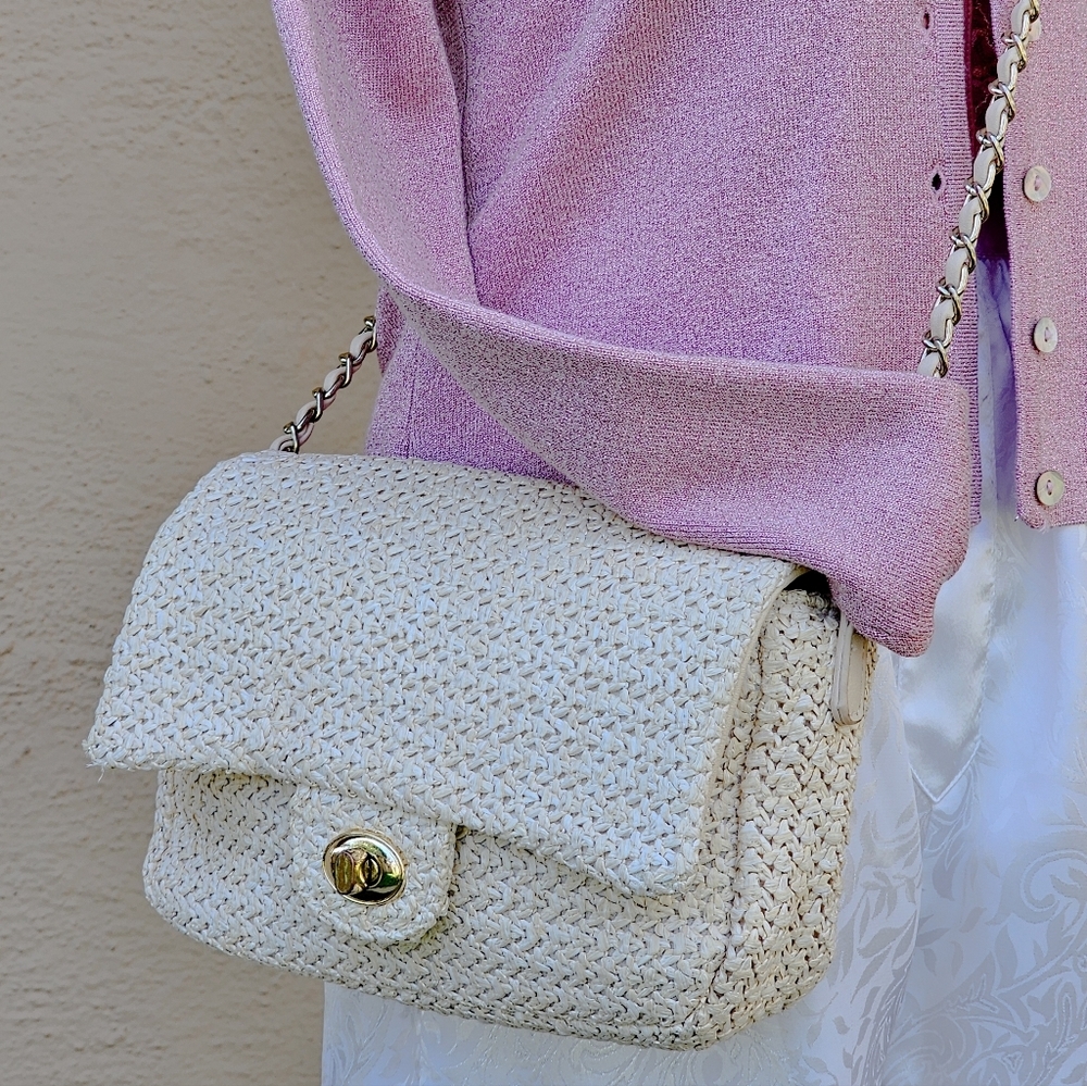 JustFab Cream Tweed w/ Gold Hardware Twistlock Closure Crossbody